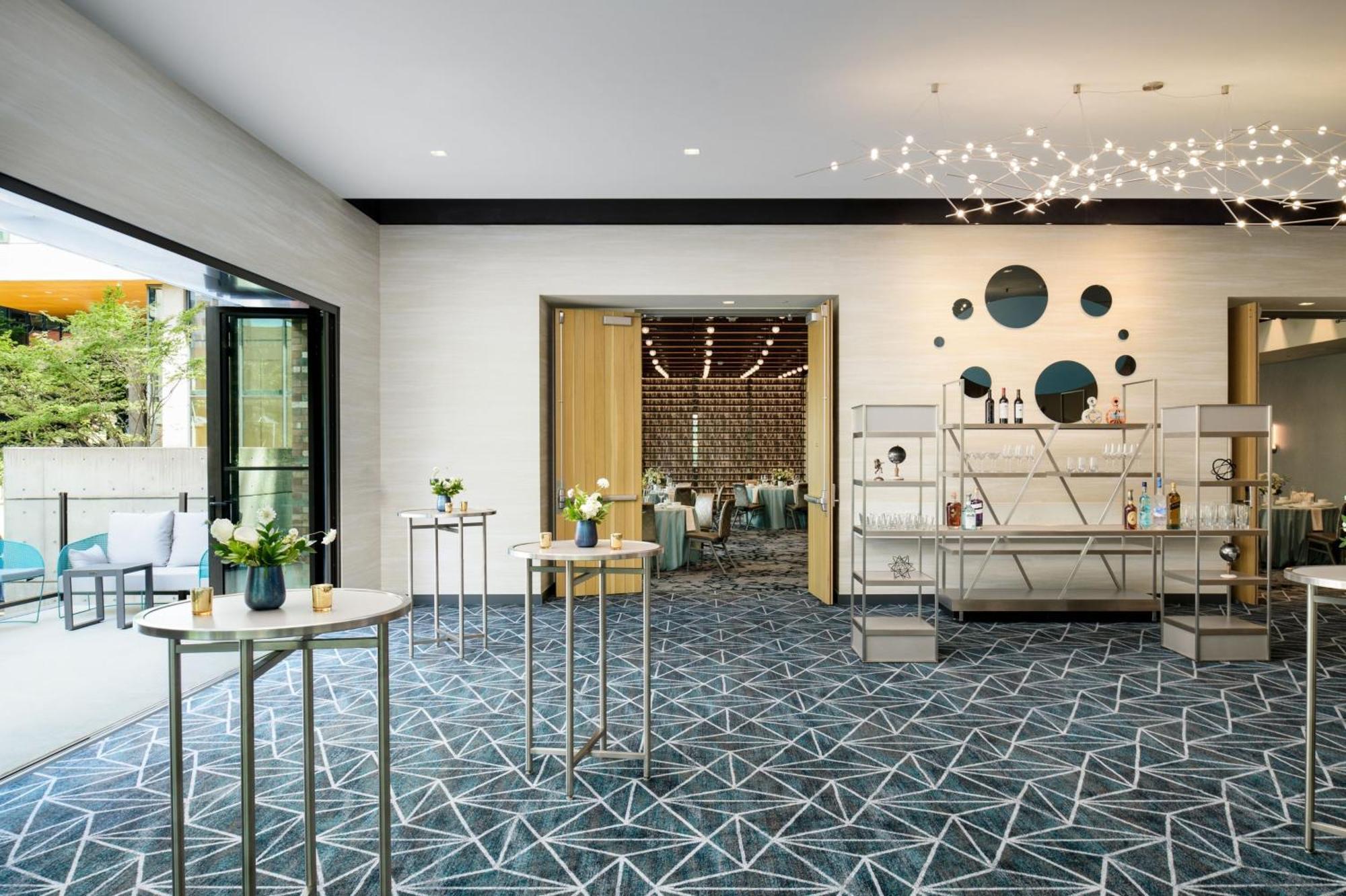 Astra Hotel, Seattle, A Tribute Portfolio Hotel By Marriott Exterior photo